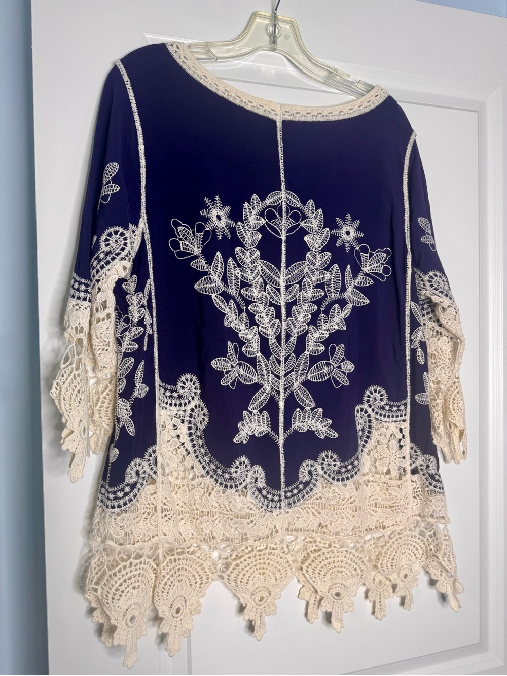 ๐6/$15๐ Navy & Cream Top - Picture 5 of 5